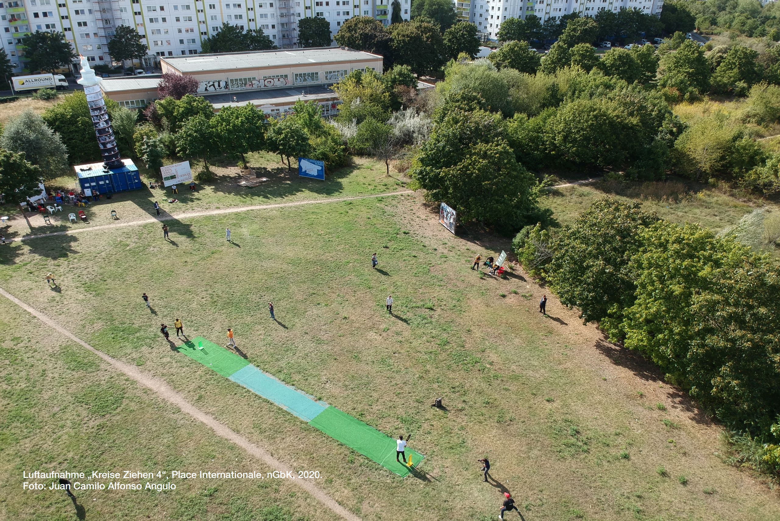 Luftaufnahme „Kreise Ziehen 4“, Place Internationale, nGbK, 2020. Foto: Juan Camilo Alfonso Angulo