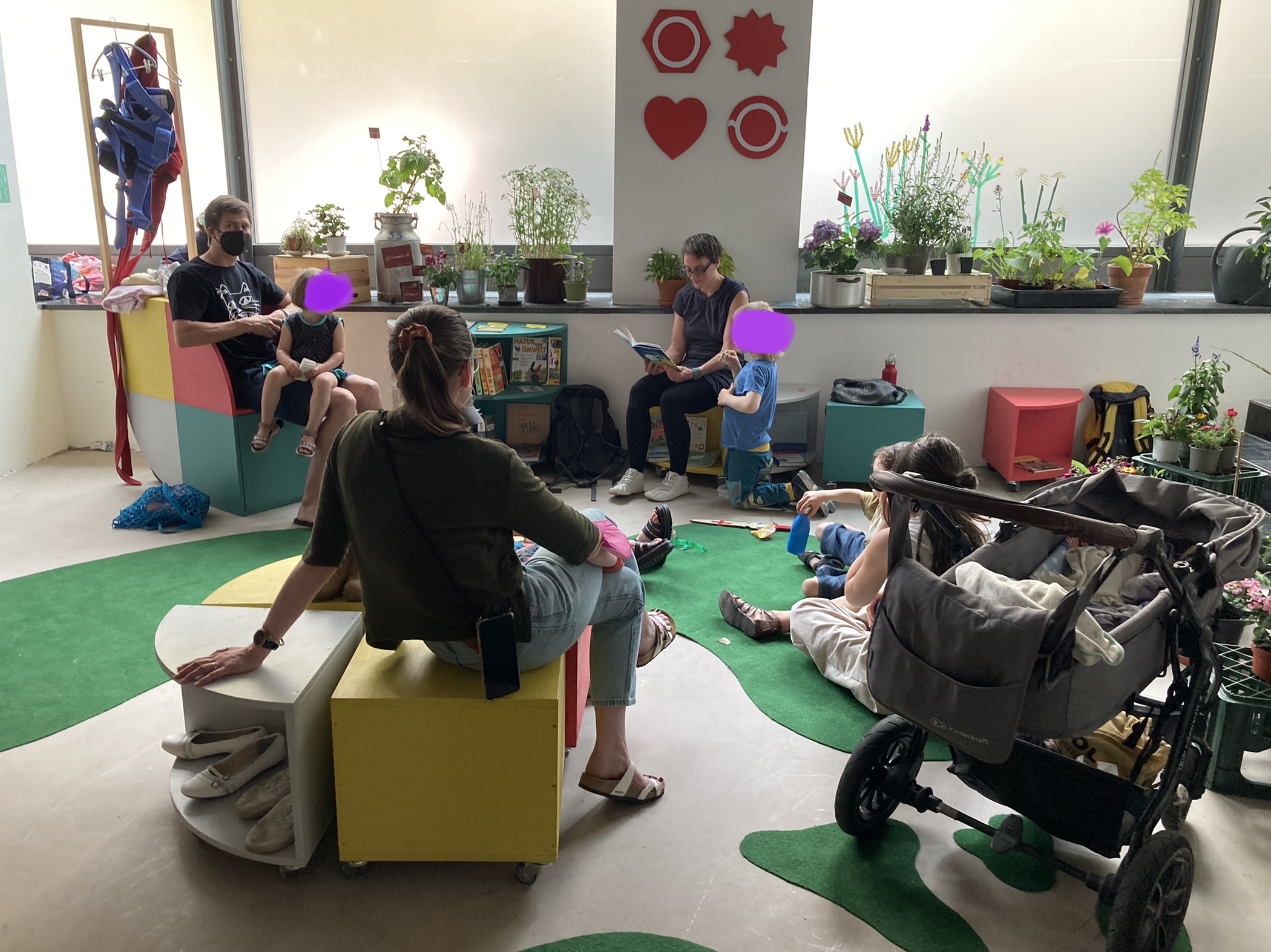 Grüner Raum und Bib in den Neuköllner Arcdaden.