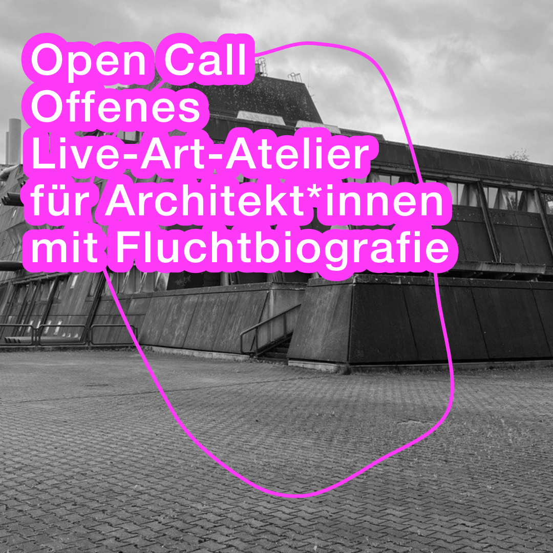 Fotografie des Gebäudes "Mäusebunker" in schwarz weis Frontansicht. Darauf ein pinker Kreis und dem Schriftzug OPen Call Live-Art-Artelier für Architekt*innen mit Fluchtbiografie.