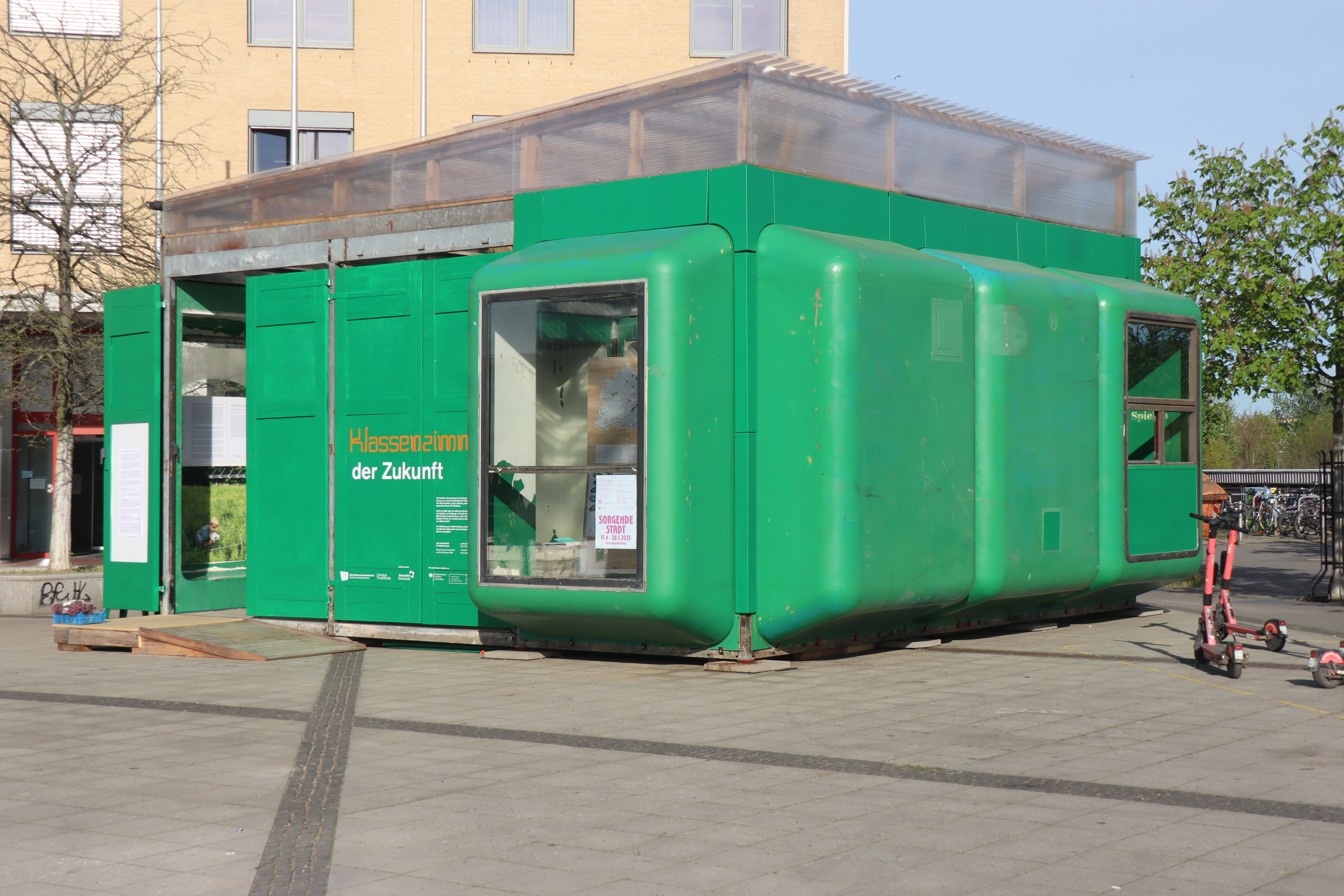 BU für Foto: nGbK-Pavillon "Klassenzimmer der Zukunft". Foto: ASH Berlin