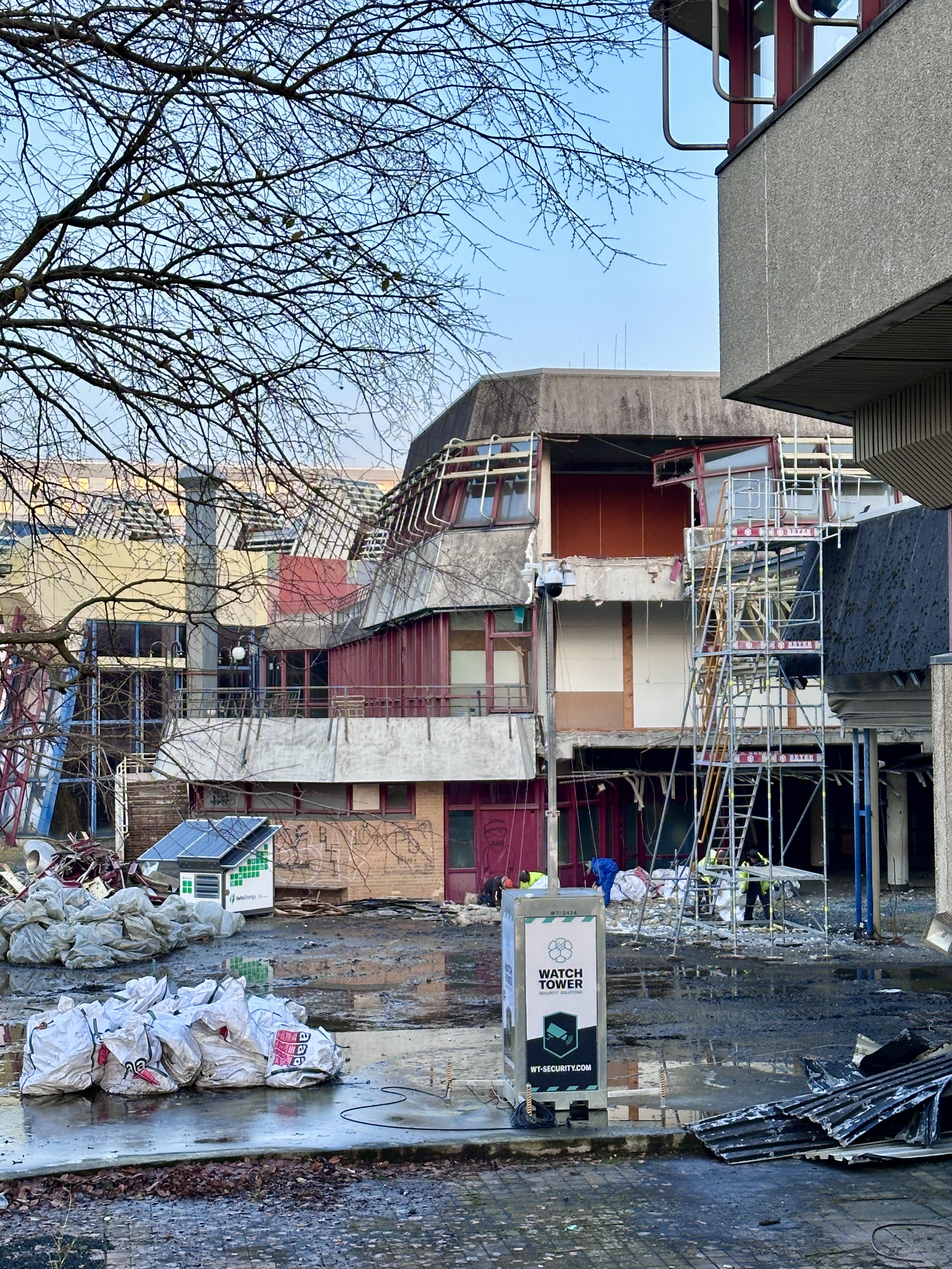 Bild der Abrissarbeiten am SEZ.