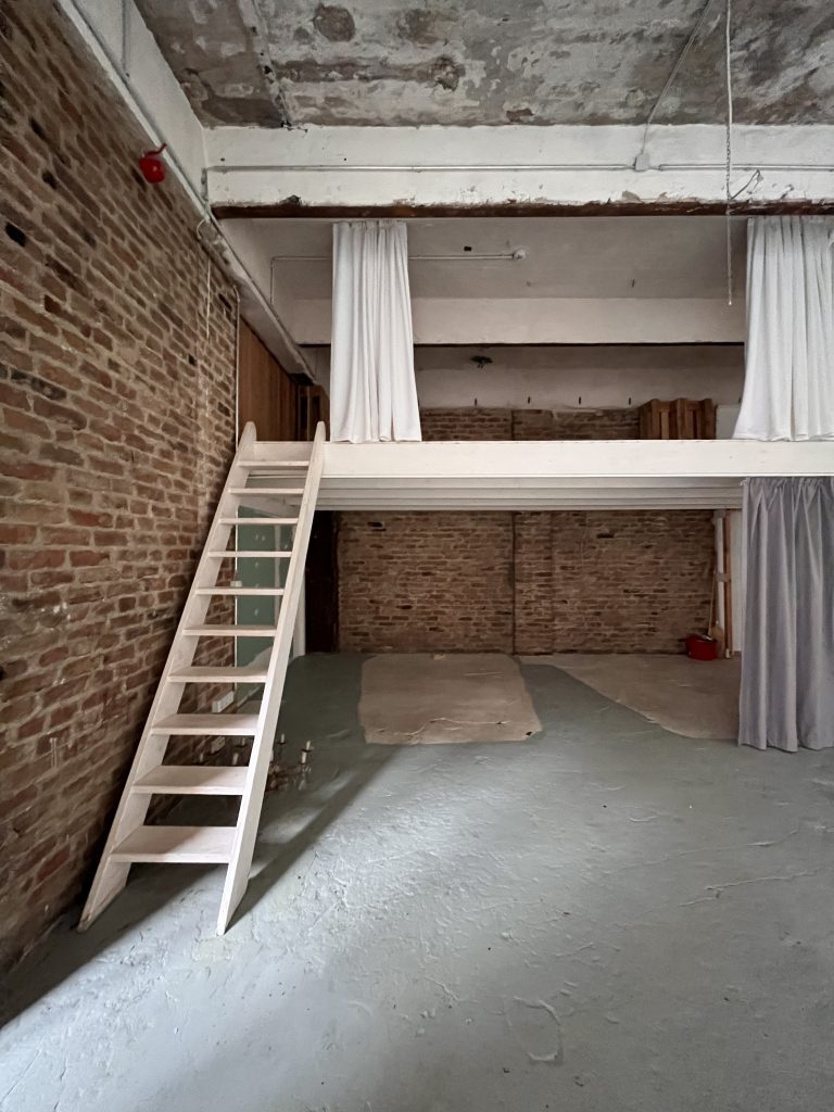 Ansicht zweite Ebene Bürofläche. 